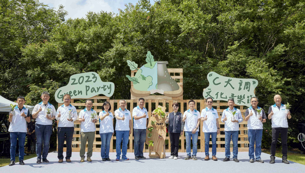 友達光電攜手供應商夥伴及台中市政府，共同倡議及推廣加樹減塑、節能減碳的淨零綠生活