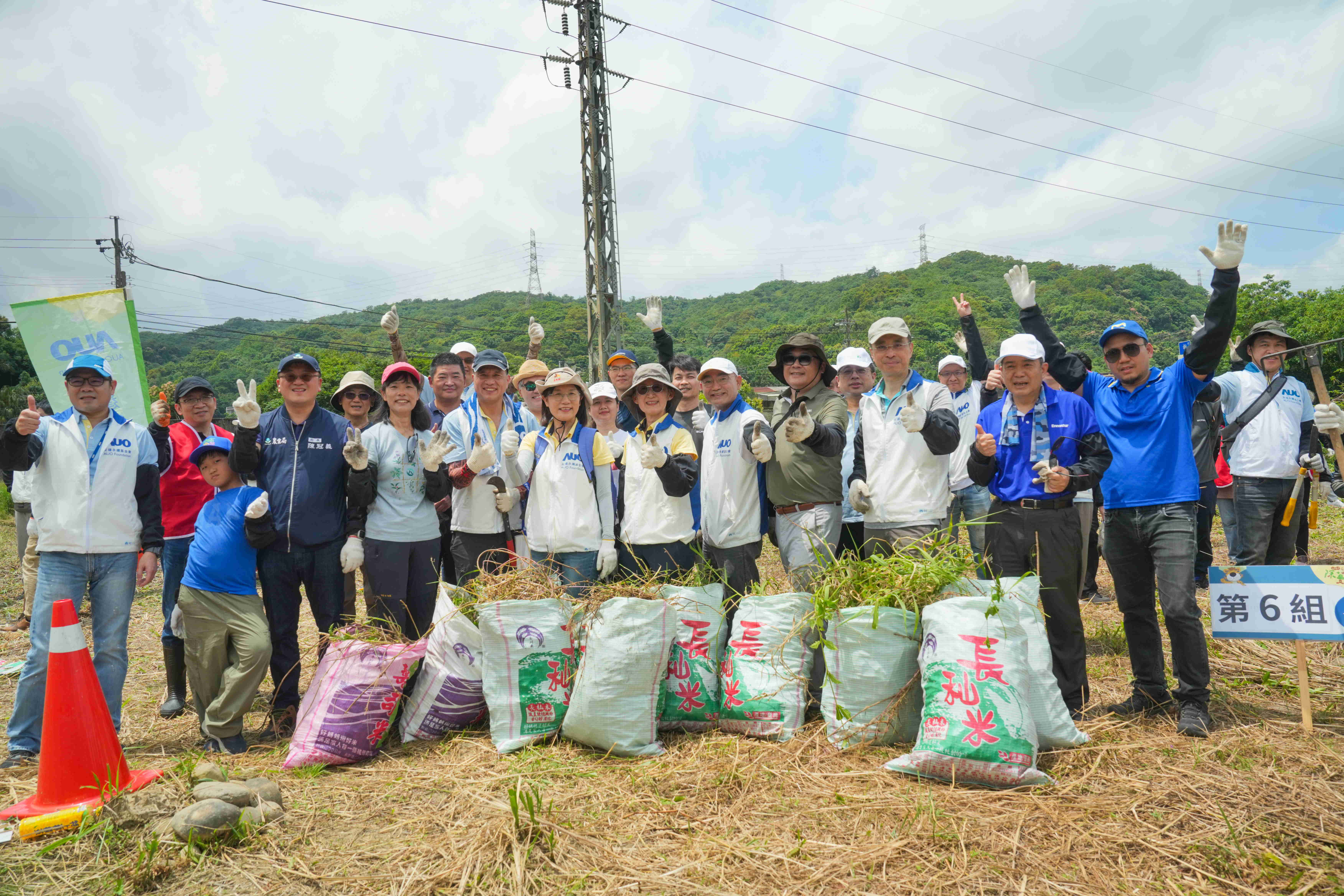 友達永續基金會今（17）日在桃園龍潭廠區舉辦「手護台灣綠色堡壘　Green Party除蔓生活節」，由友達光電暨友達永續基金會董事長彭双浪攜手政府、供應商等合作夥伴共同參與